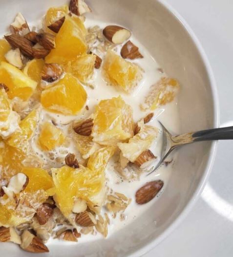 What is the difference between oatmeal and overnight oats?