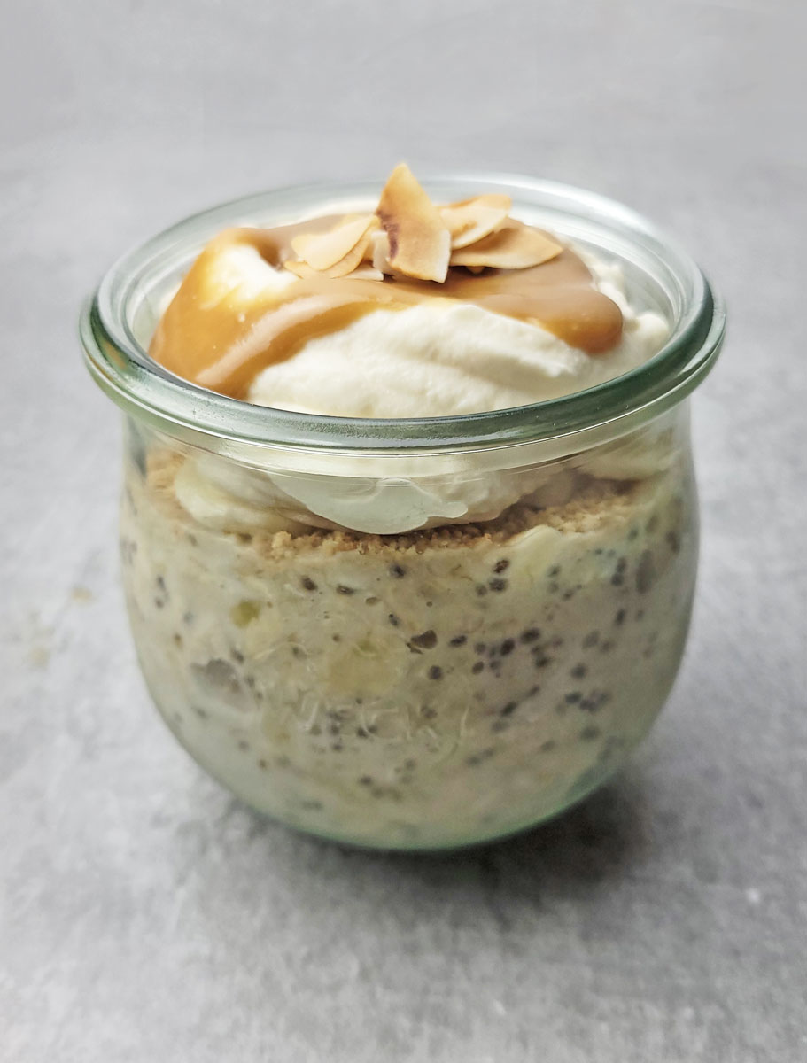 Banana Cream Pie Overnight Oats Recipe. 