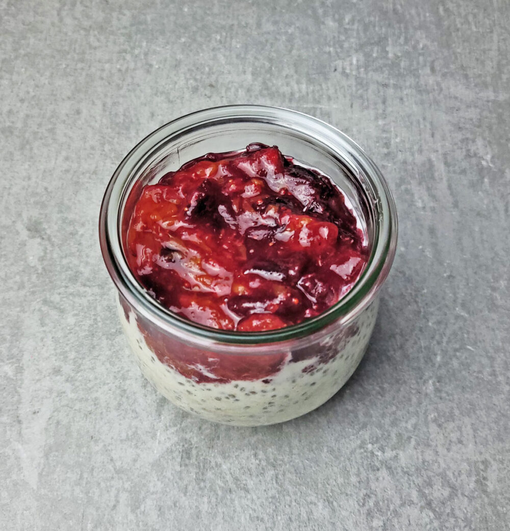 Christmas jam overnight oats recipe: directions