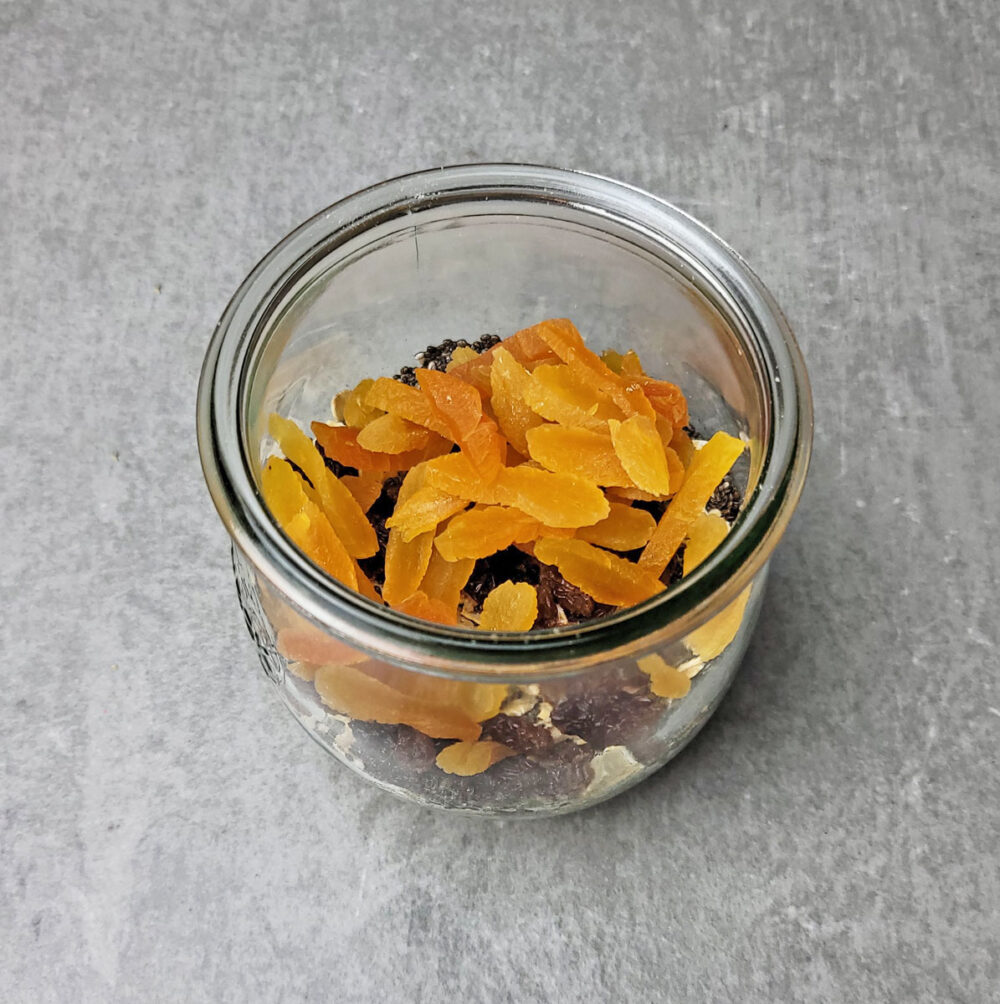Dried Apricot & Raisin Overnight Oats Recipe: directions