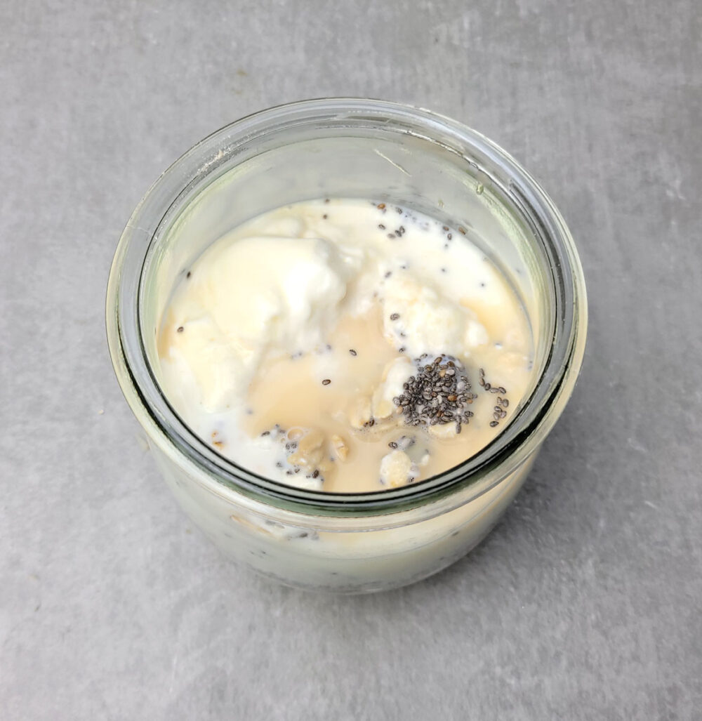 Earl Grey Overnight Oats Recipe: combine the ingredients