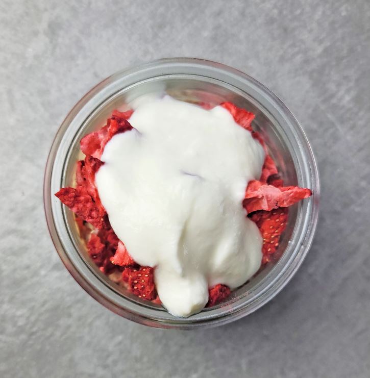 easy breakfast ideas freeze dried strawberries overnight oats