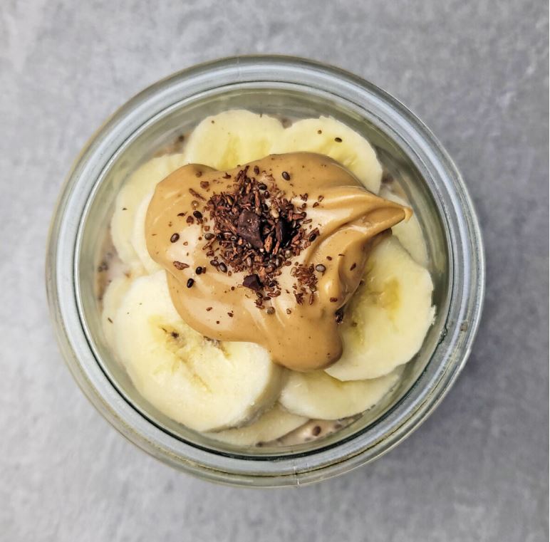 easy breakfast ideas peanut butter and banana overnight oats