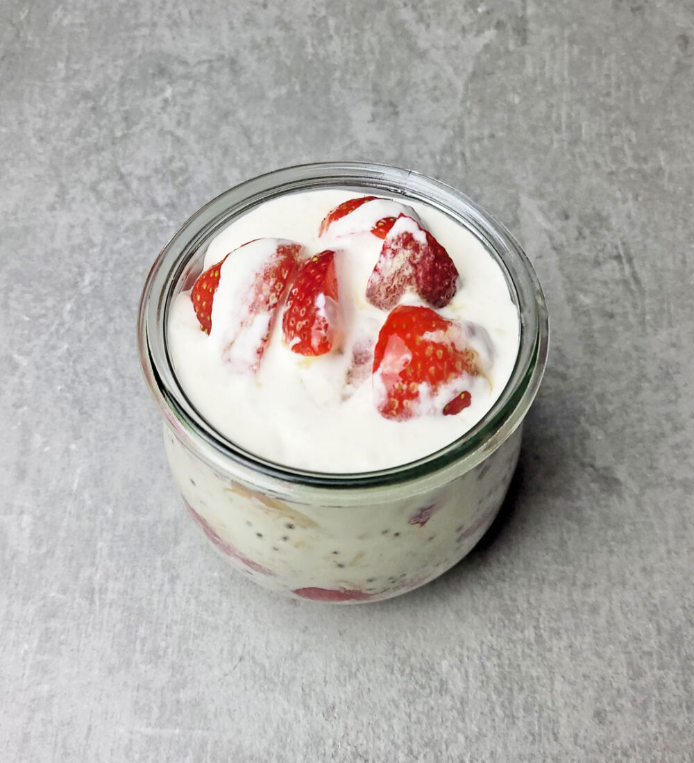 strawberries and cream overnight oats recipe