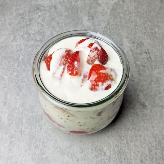 strawberries and cream overnight oats recipe