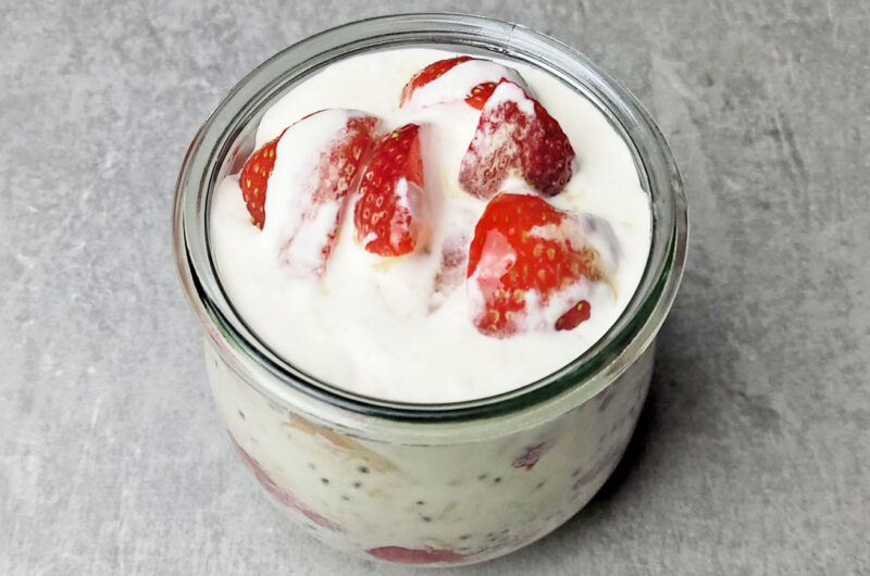 Strawberries & Cream Overnight Oats Recipe