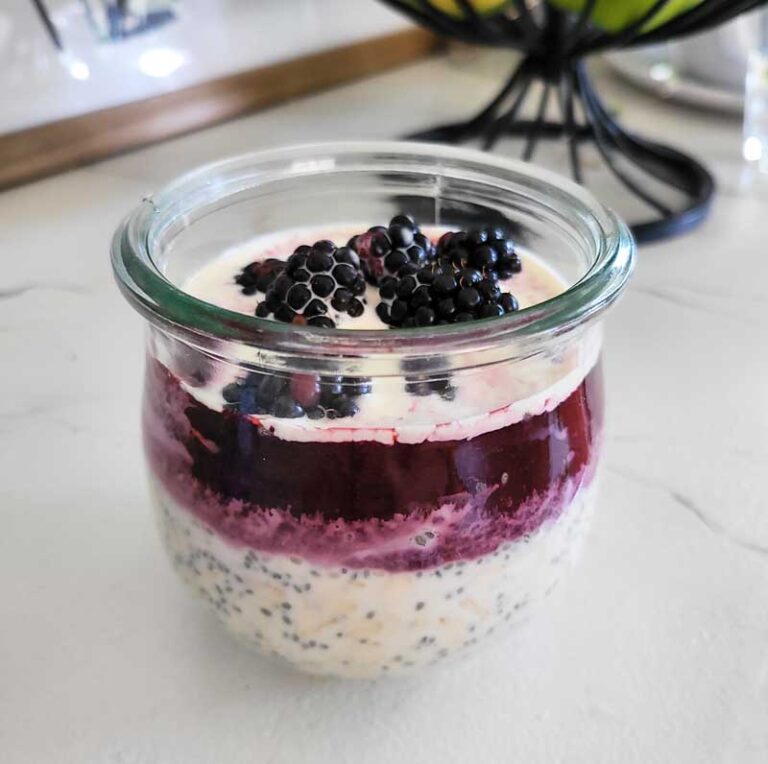 blackberries & cream overnight oats