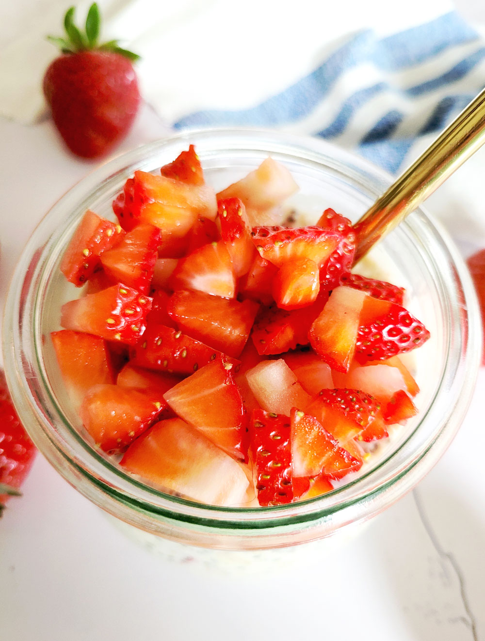 strawberry overnight oats