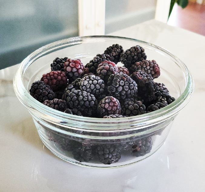 How To Freeze Fresh Blackberries (4 Easy Steps)