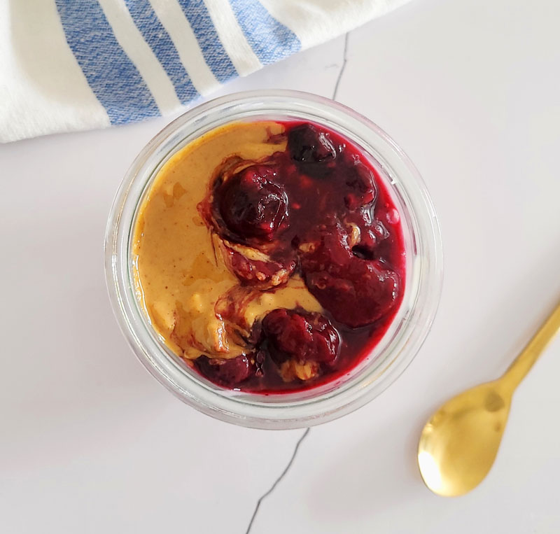 berry compote overnight oats