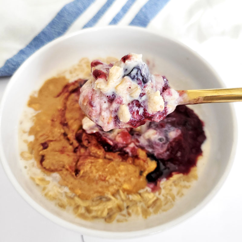 how to make warm oatmeal with berry compote