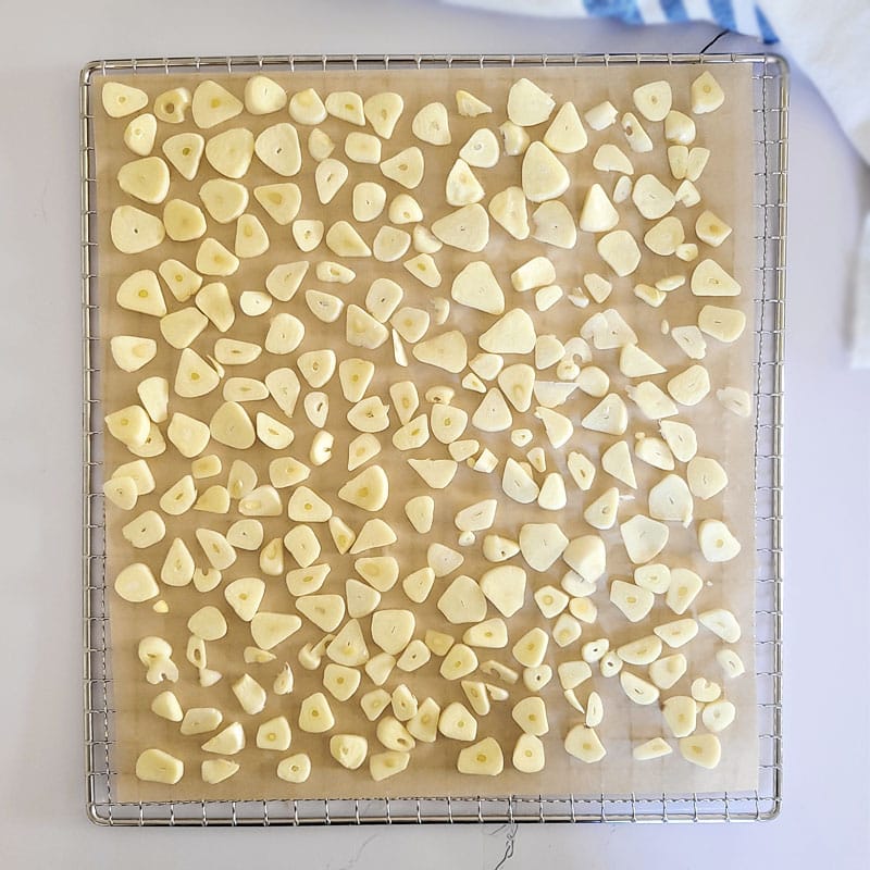 dehydrating garlic cloves