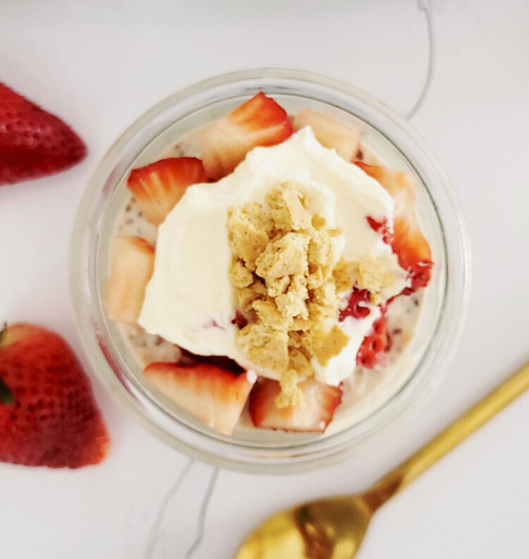 Strawberry Cheesecake Overnight Oats