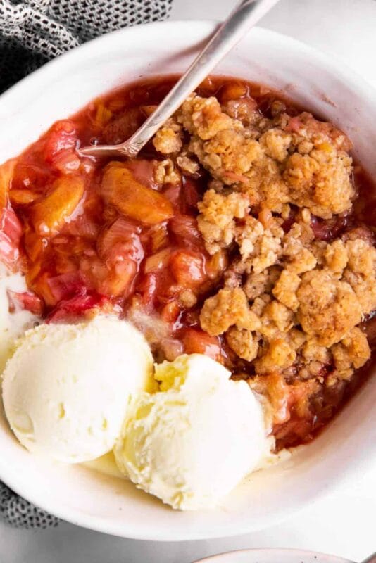 Simple Rhubarb Crisp Dessert