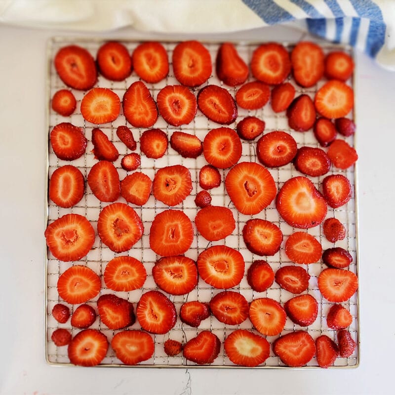 how to dehydrate strawberries