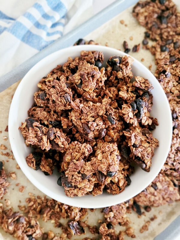 easy chocolate goji berry granola