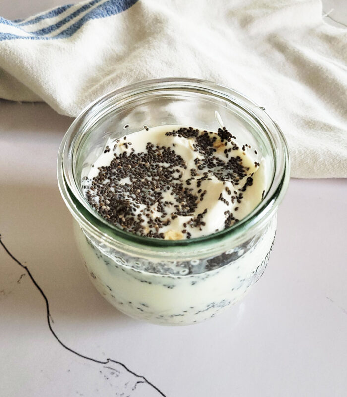 how to make goji berry and pineapple overnight oats