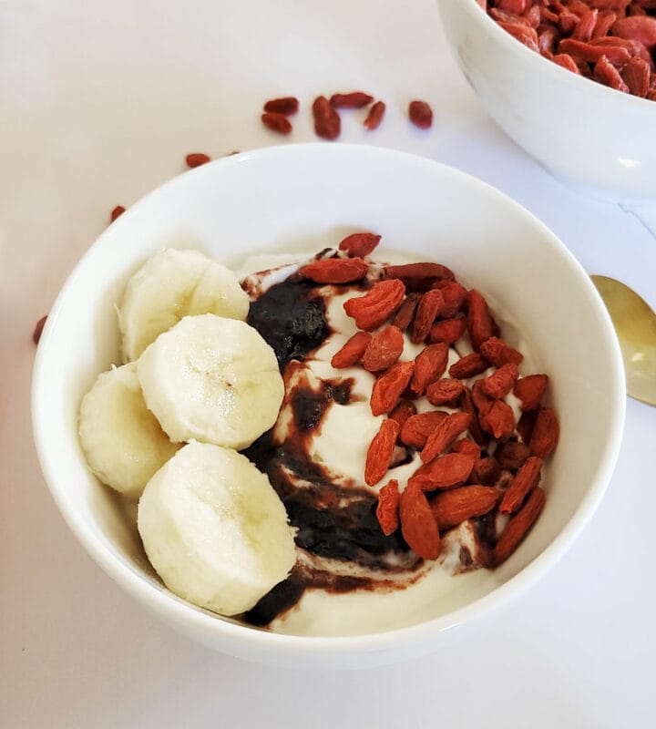 How To Make A Goji Berry Yogurt Bowl